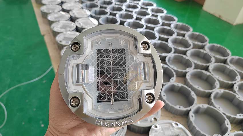 solar-aluminum-road-stud-supplier